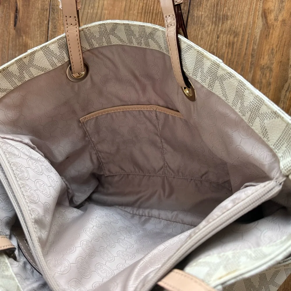 MICHAEL Michael Kors Jet Set Travel Tote Bag Ivory signature PVC - Picture 8 of 10